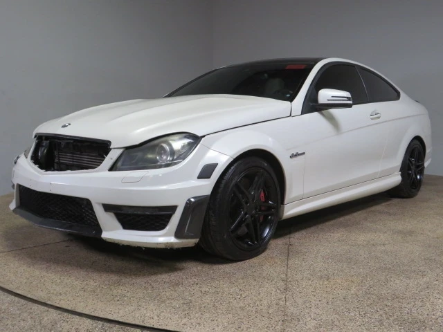 Mercedes-Benz C 63 AMG, снимка 1 - Автомобили и джипове - 48772350