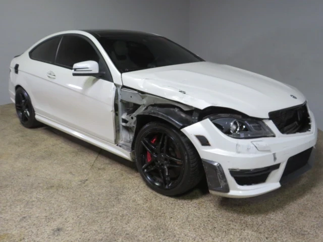 Mercedes-Benz C 63 AMG, снимка 3 - Автомобили и джипове - 48772350