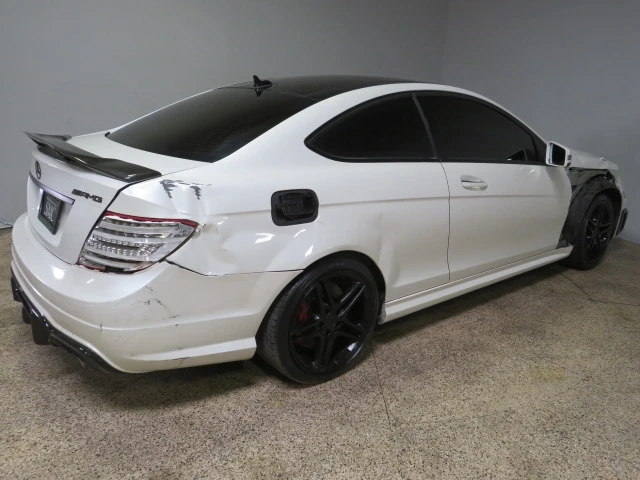 Mercedes-Benz C 63 AMG, снимка 5 - Автомобили и джипове - 48772350