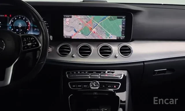 Mercedes-Benz E 300 AMG / 360 / BURMESTER / HUD / ЛИЗИНГ, снимка 11 - Автомобили и джипове - 55254929