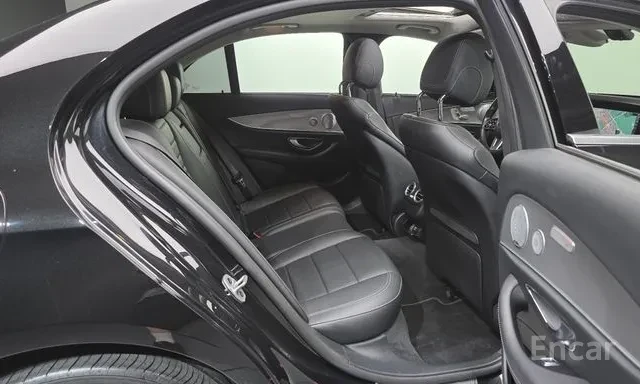 Mercedes-Benz E 300 AMG / 360 / BURMESTER / HUD / ЛИЗИНГ, снимка 10 - Автомобили и джипове - 55254929