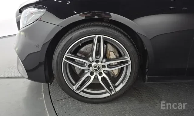 Mercedes-Benz E 300 AMG / 360 / BURMESTER / HUD / ЛИЗИНГ, снимка 4 - Автомобили и джипове - 55254929