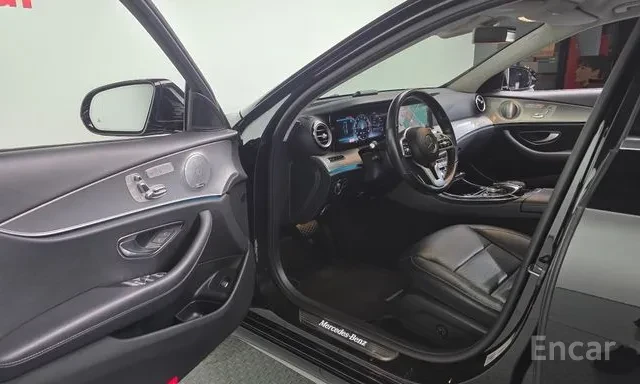 Mercedes-Benz E 300 AMG / 360 / BURMESTER / HUD / ЛИЗИНГ, снимка 9 - Автомобили и джипове - 55254929