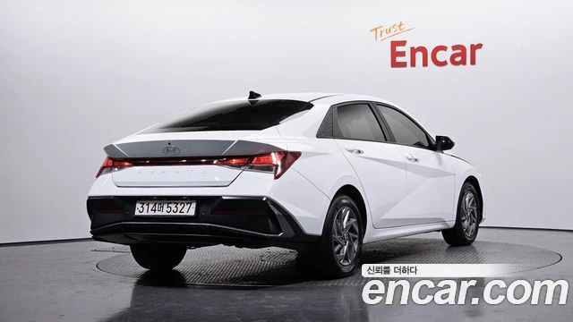 Hyundai Elantra, снимка 2 - Автомобили и джипове - 56082373