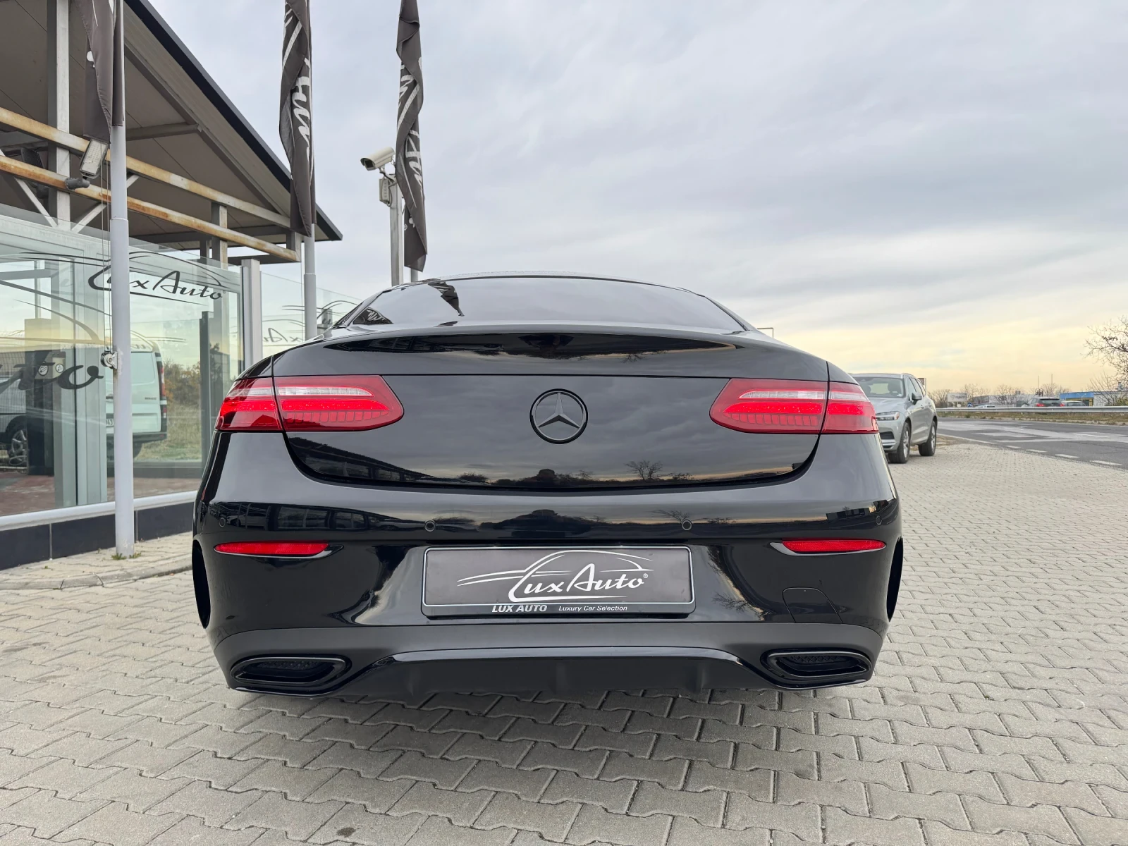 Mercedes-Benz E 220 COUPE#AMG#PANORAMA#360* CAM#DESIGNO#149ТКМ - изображение 2