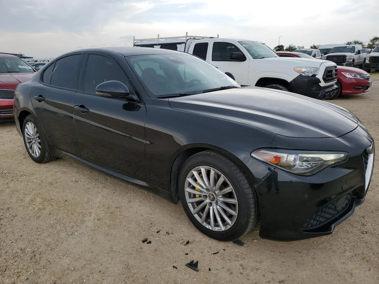 Alfa Romeo Giulia Ti Q4 280кс * Възможност за Лизинг*  - изображение 4