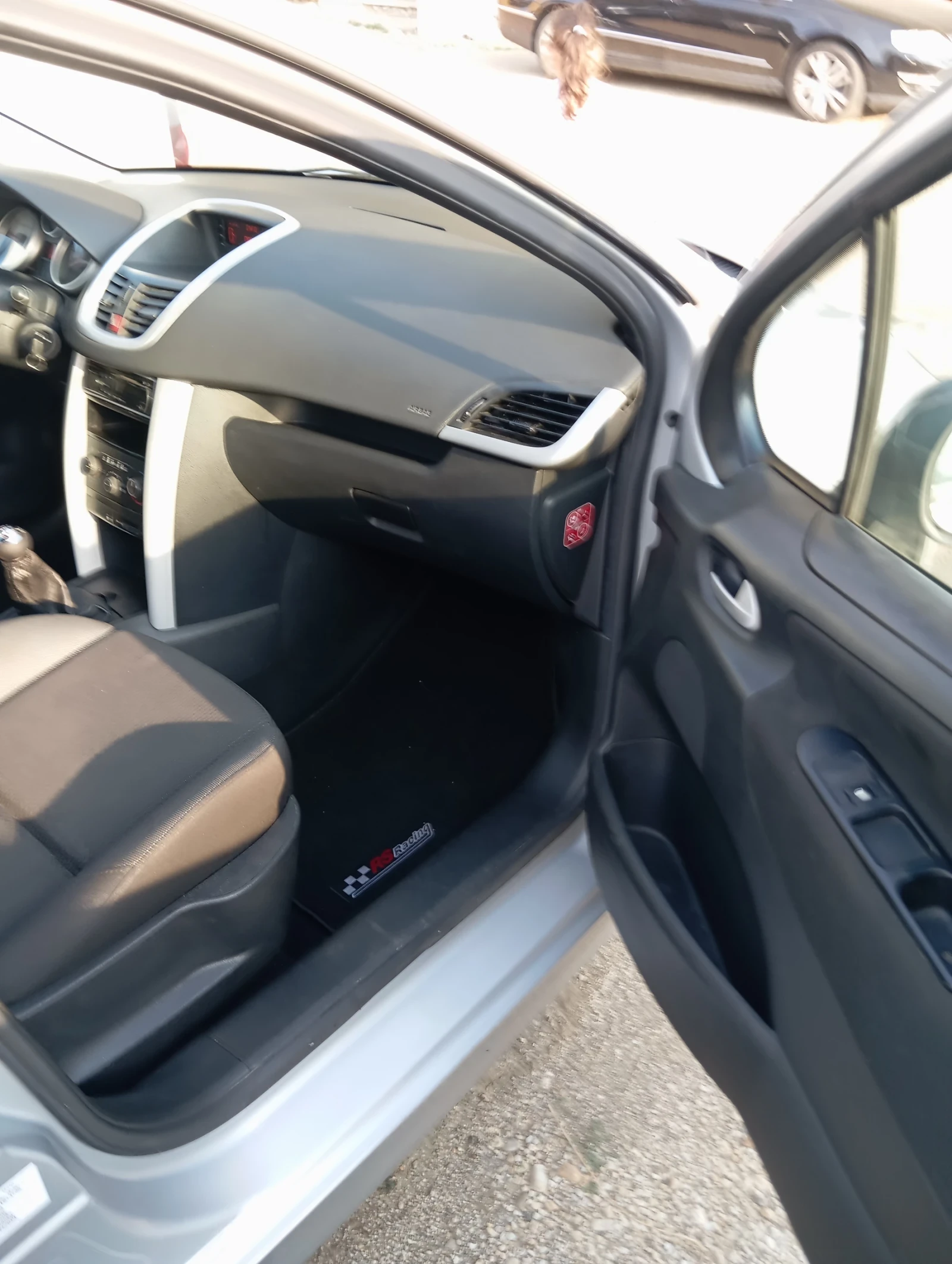 Peugeot 207 Хечбек  - изображение 4