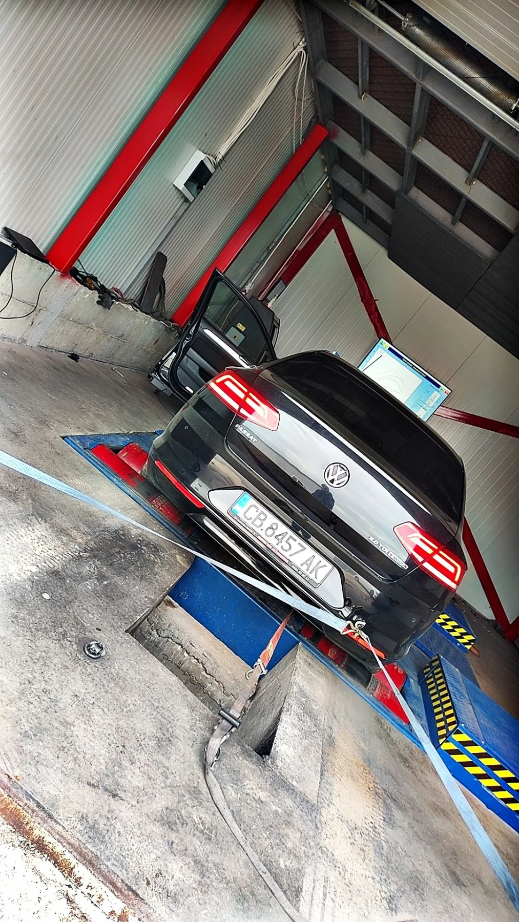 VW Passat 2.0 тди (4 Motion) , снимка 9 - Автомобили и джипове - 53806698