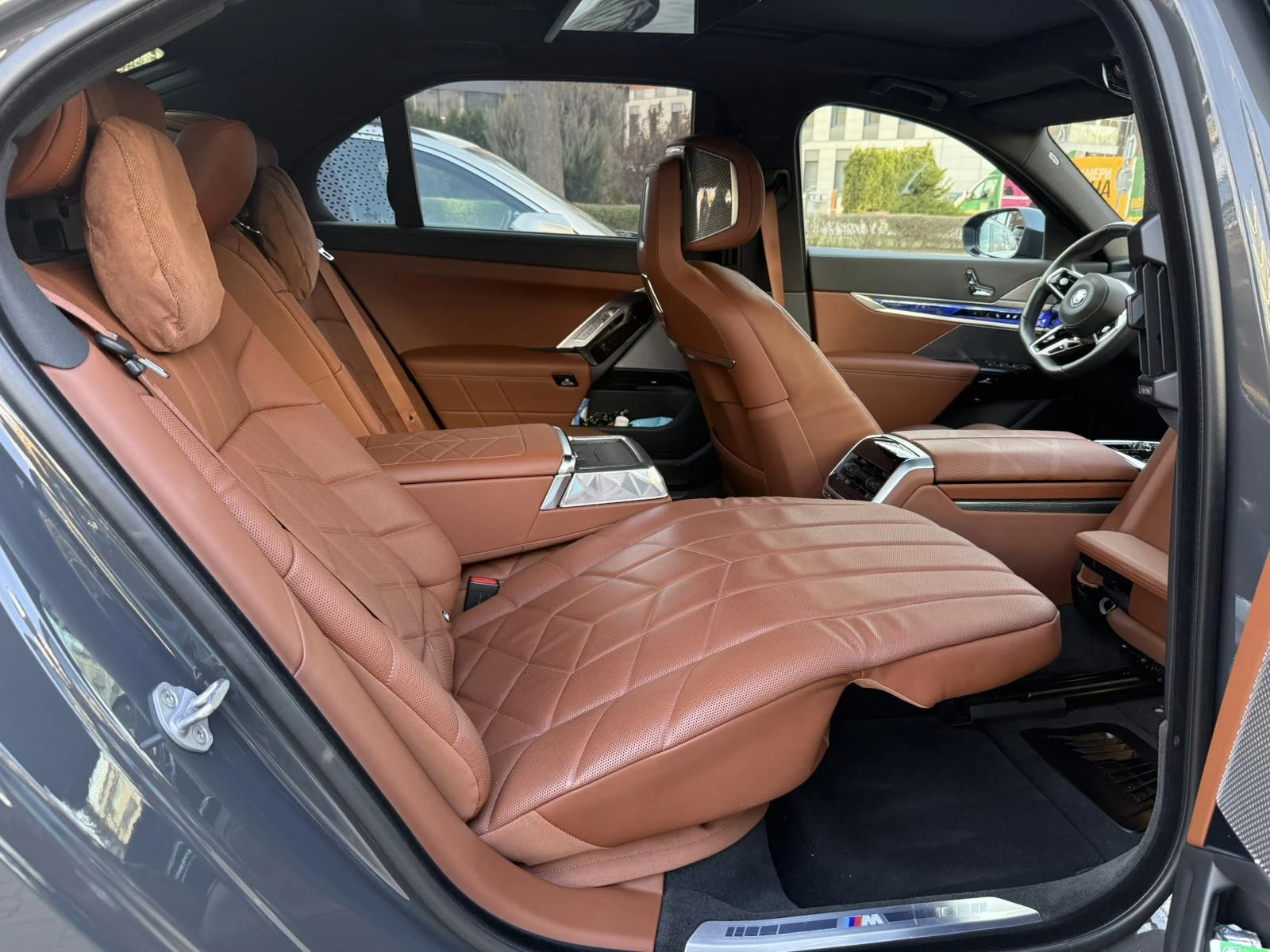 BMW i7, снимка 16 - Автомобили и джипове - 53849180