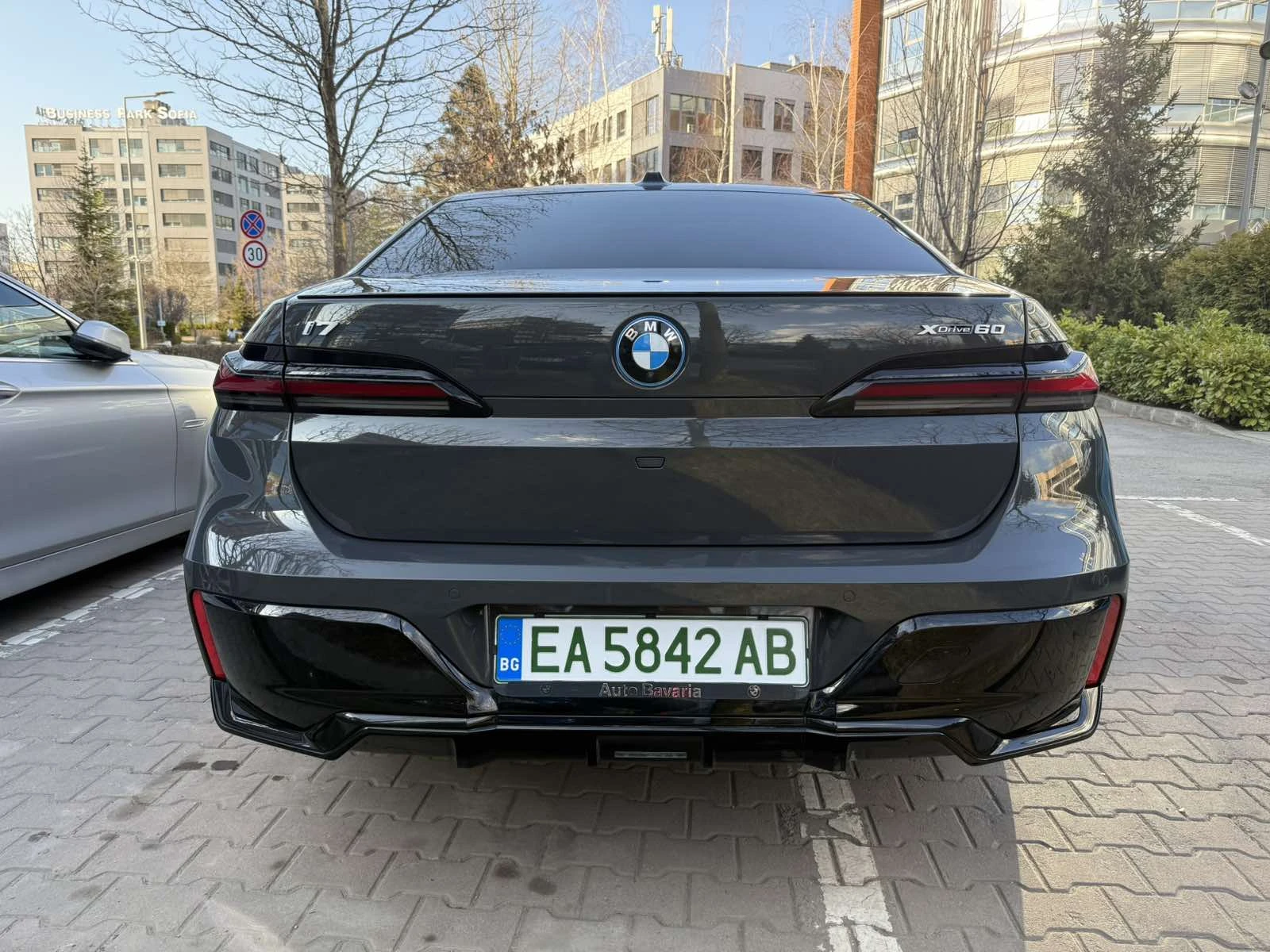 BMW i7, снимка 6 - Автомобили и джипове - 53849180