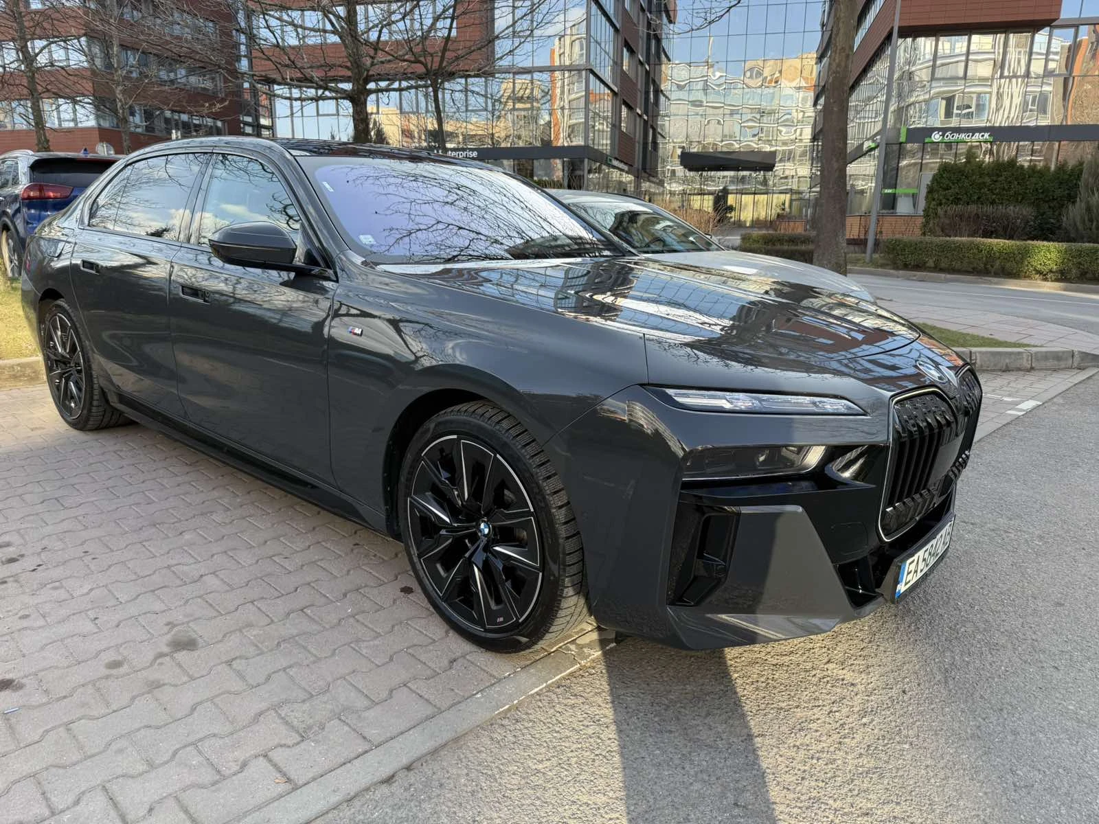 BMW i7, снимка 2 - Автомобили и джипове - 53849180
