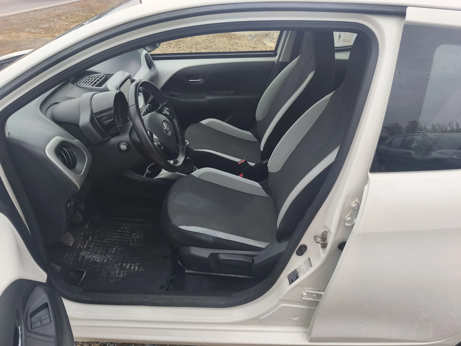 Toyota Aygo, снимка 15 - Автомобили и джипове - 54164125