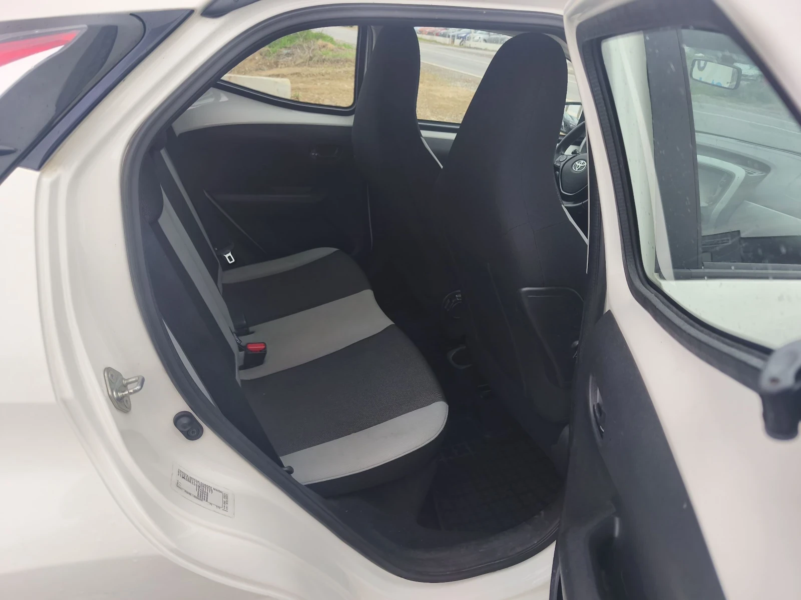 Toyota Aygo, снимка 13 - Автомобили и джипове - 54164125