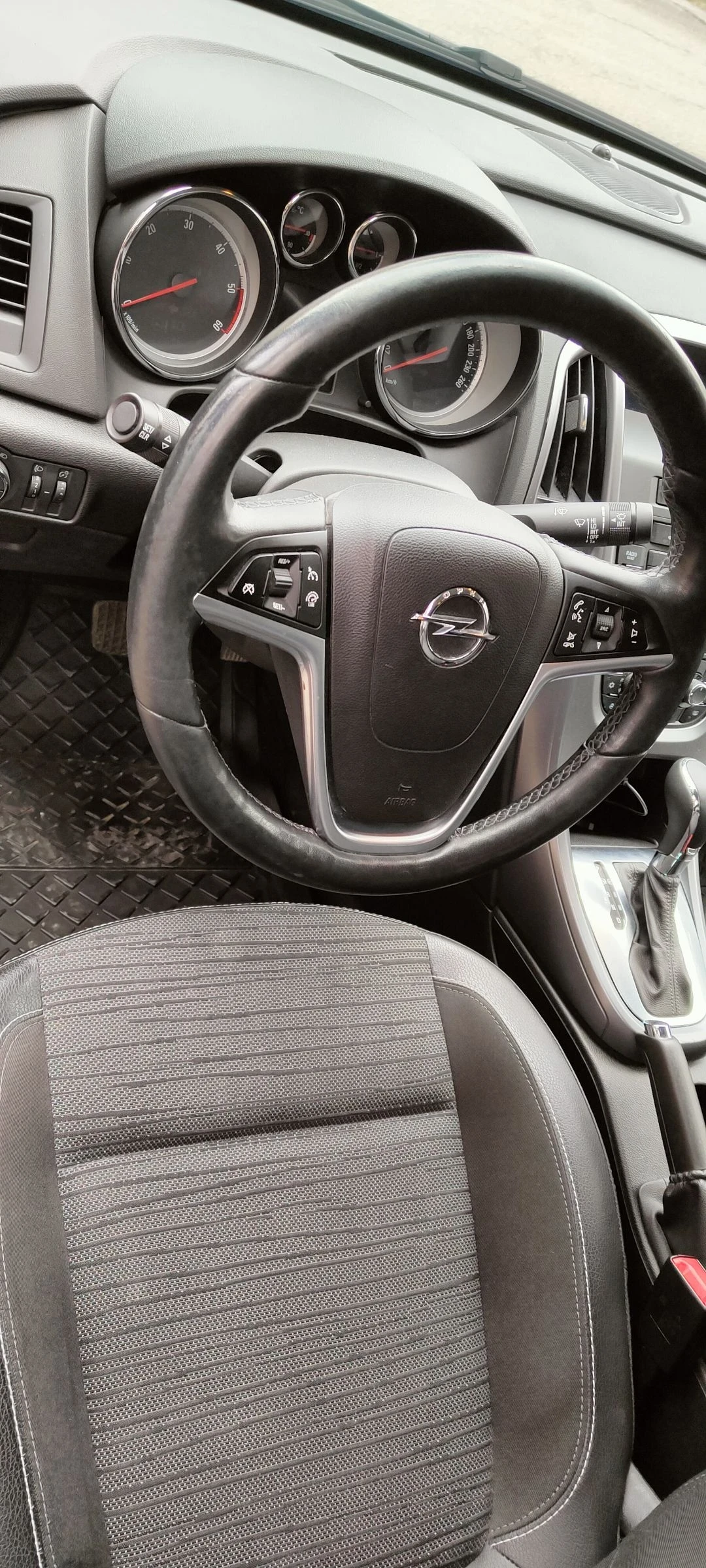 Opel Astra Седан, снимка 5 - Автомобили и джипове - 54309282