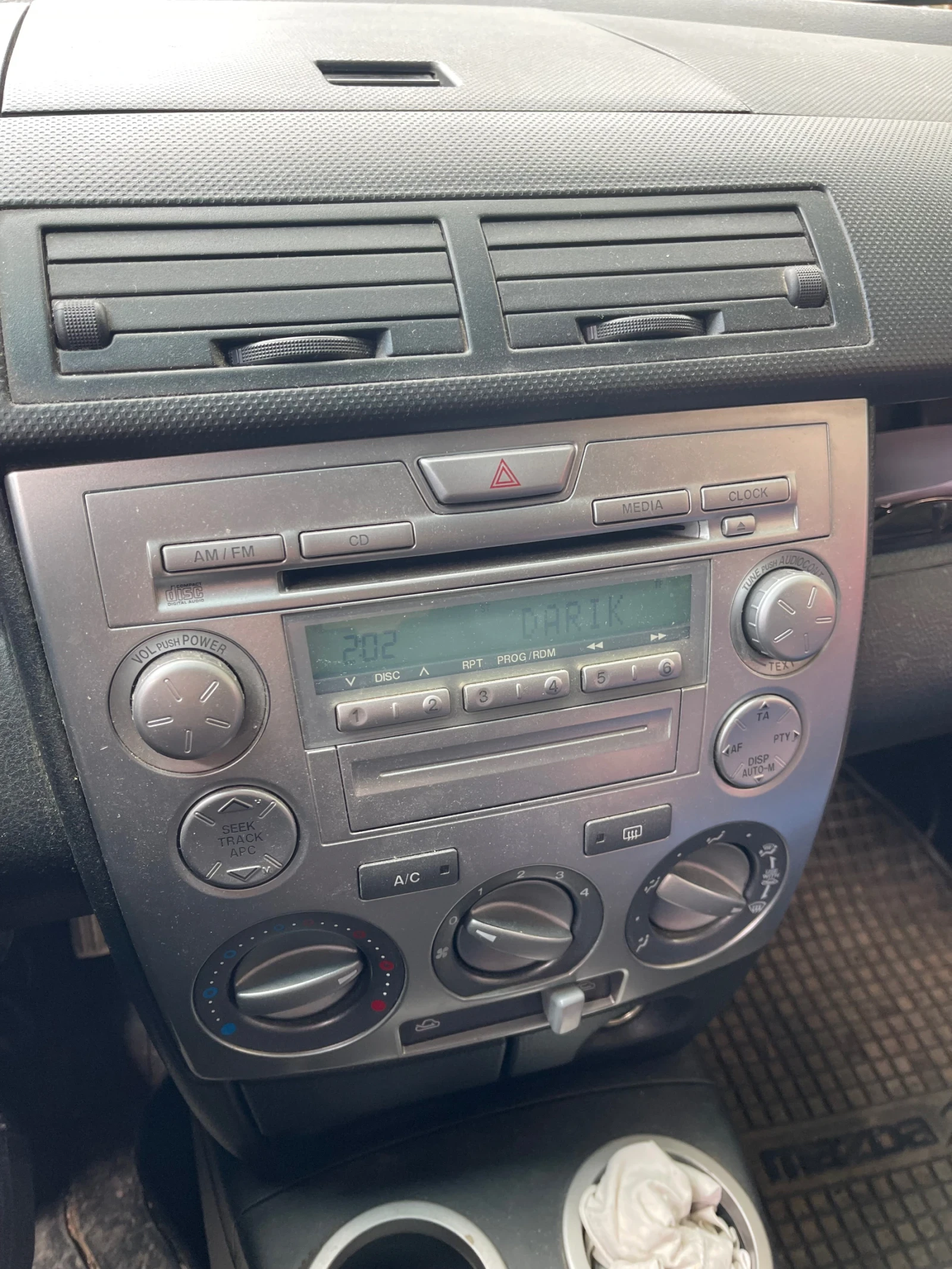 Mazda 2 1.4 Бензин, снимка 9 - Автомобили и джипове - 54398146