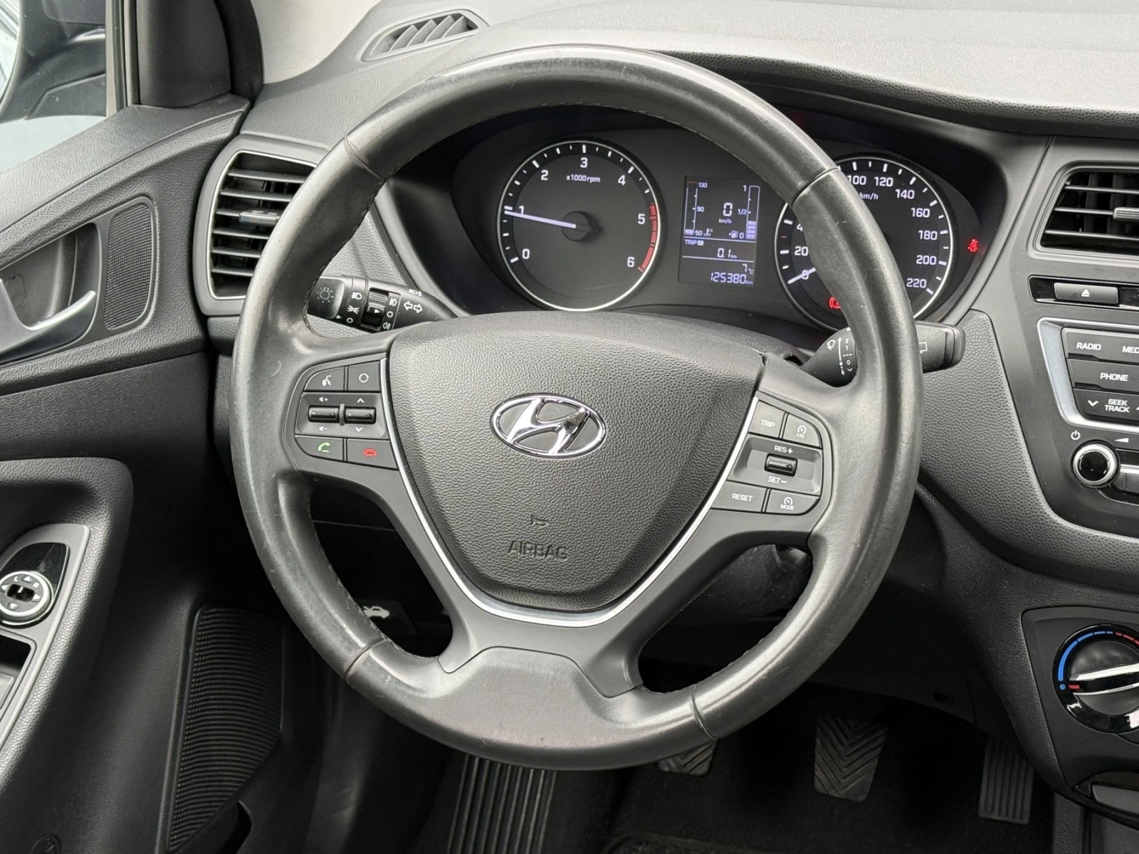 Hyundai I20 1.1 crdi, снимка 8 - Автомобили и джипове - 54577436