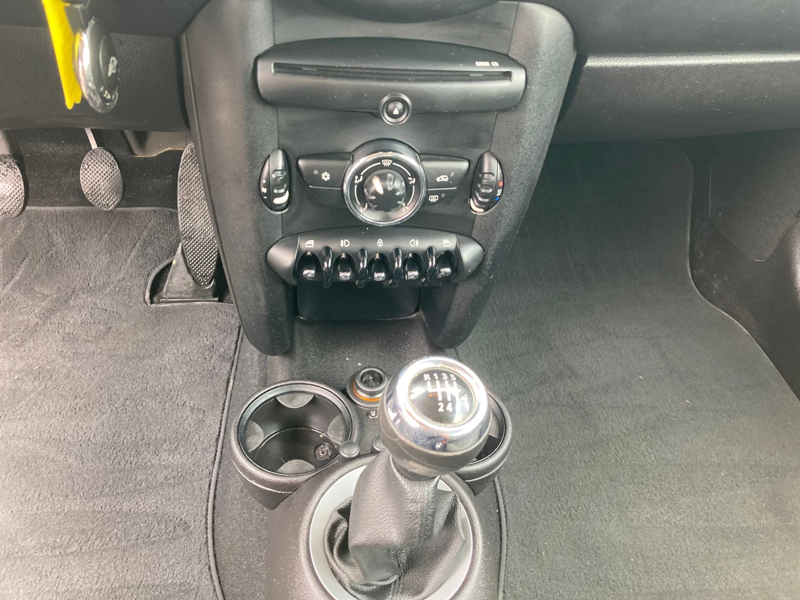 Mini One 1.6 Benzin Evro 5 , снимка 10 - Автомобили и джипове - 54652411