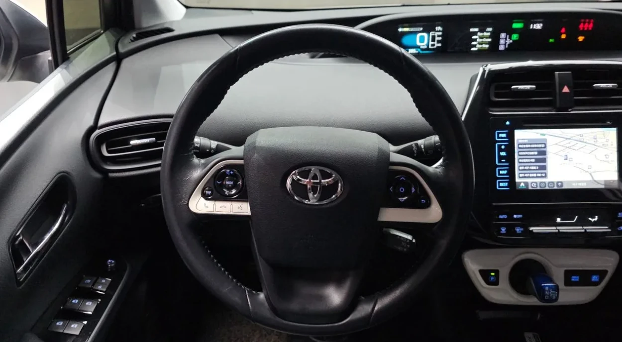 Toyota Prius 1.8 Хибрид, снимка 4 - Автомобили и джипове - 55128593