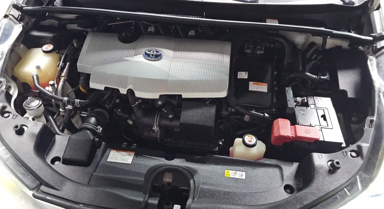 Toyota Prius 1.8 Хибрид, снимка 13 - Автомобили и джипове - 55128593