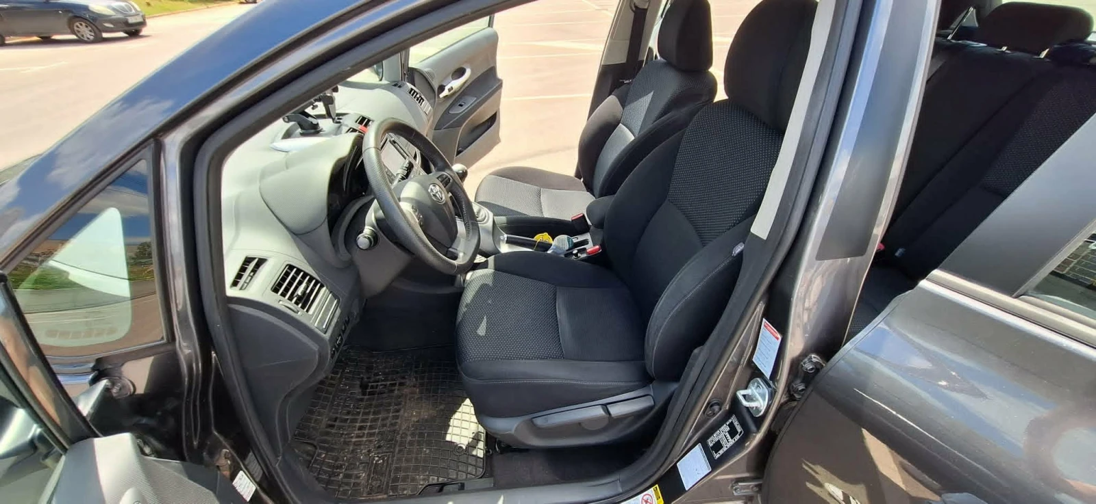 Toyota Auris, снимка 11 - Автомобили и джипове - 55264853