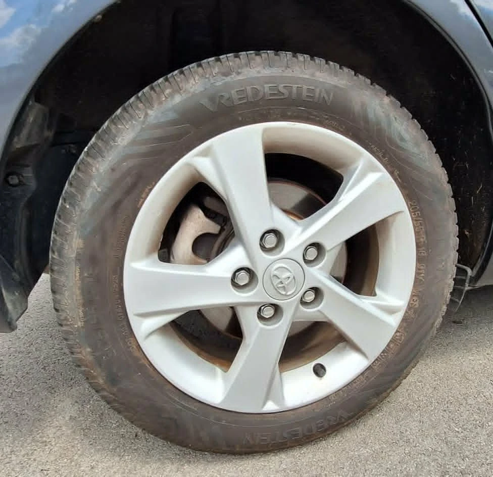 Toyota Auris, снимка 6 - Автомобили и джипове - 55264853