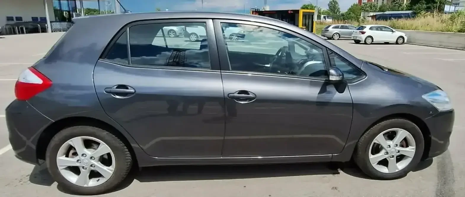 Toyota Auris, снимка 3 - Автомобили и джипове - 55264853