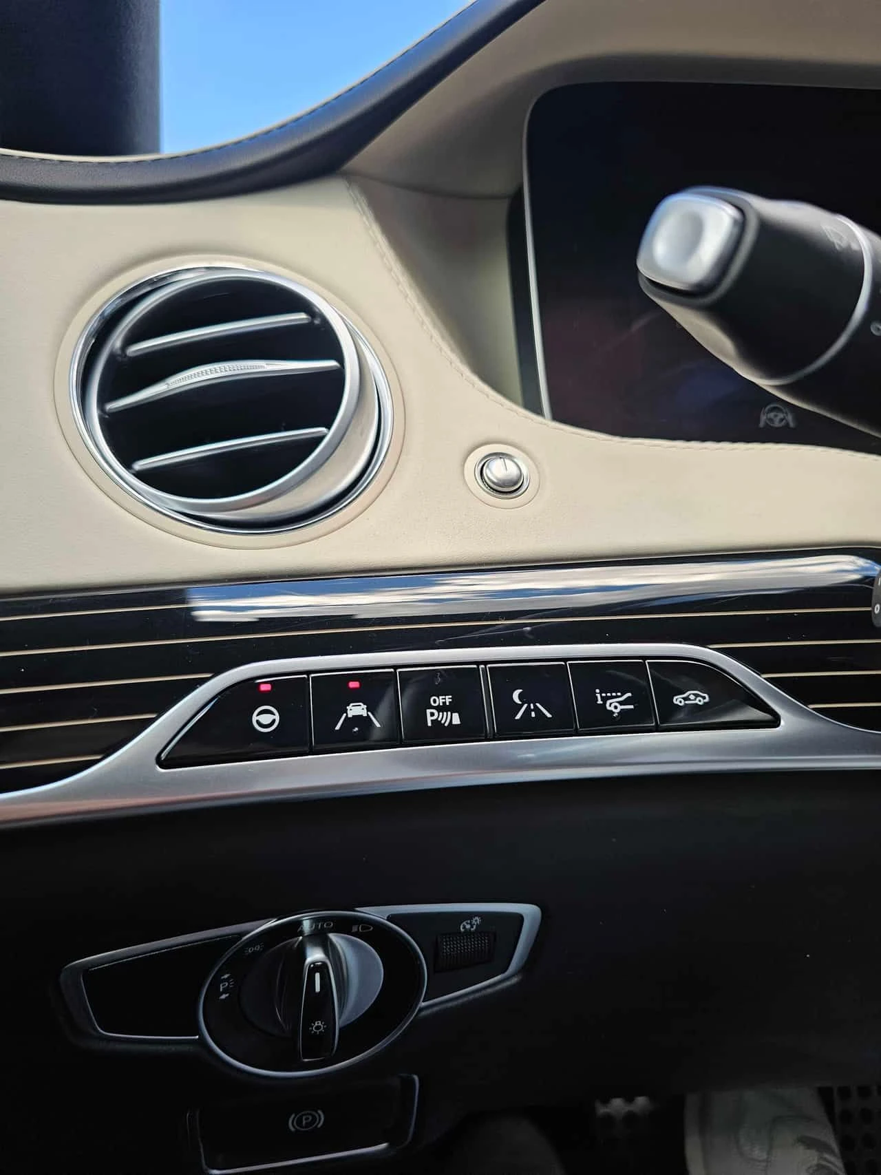 Mercedes-Benz S 63 AMG * CARFAX * БЕЗ ПЪРВОНАЧАЛНА ВНОСКА, снимка 15 - Автомобили и джипове - 55304375