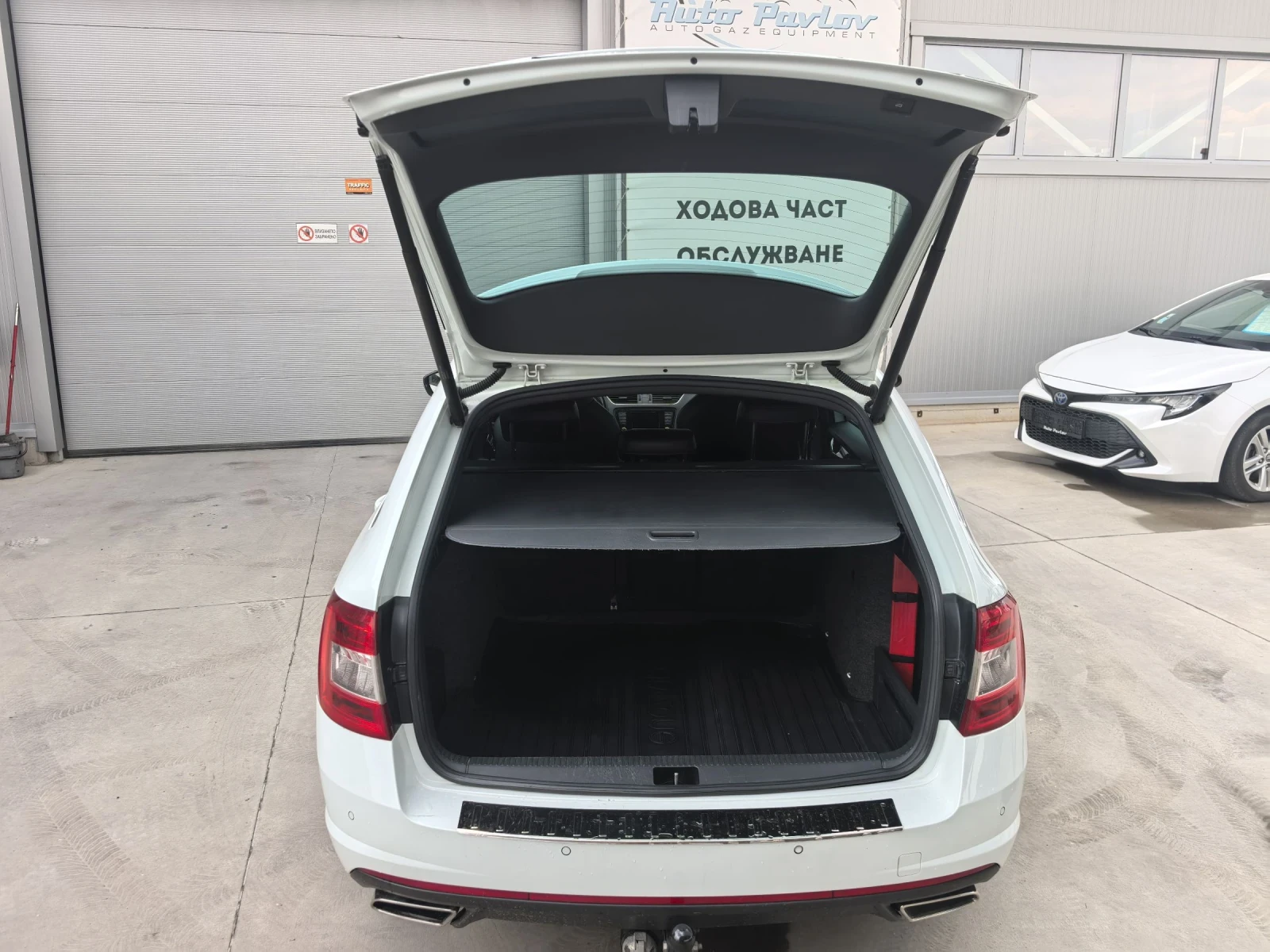 Skoda Octavia 2.0TDI VRS, снимка 11 - Автомобили и джипове - 55596287