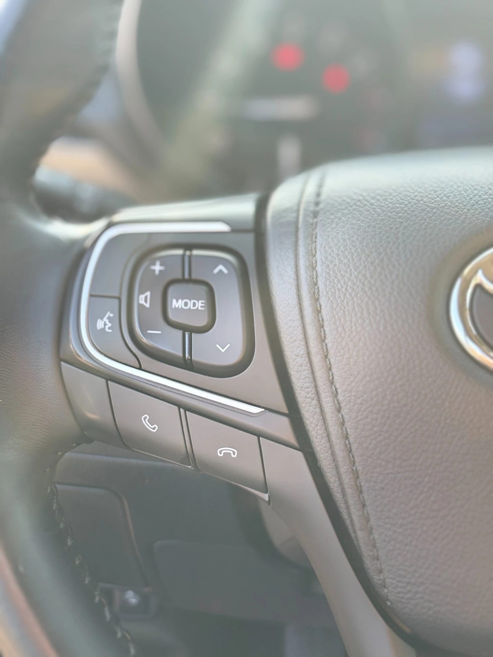 Toyota Avensis 1.8 бензин ТОП! С ГАРАНЦИЯ! , снимка 17 - Автомобили и джипове - 55909664