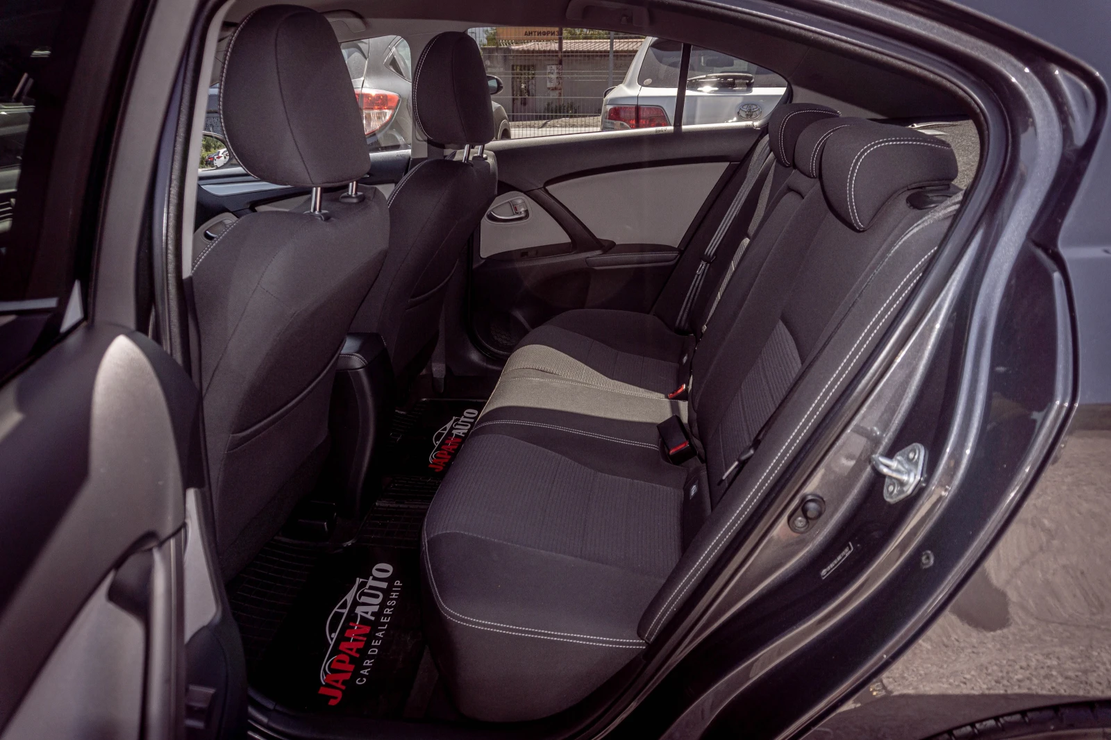 Toyota Avensis 1.8 бензин ТОП! С ГАРАНЦИЯ! , снимка 12 - Автомобили и джипове - 55997759