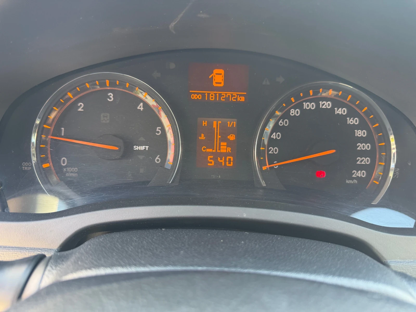 Toyota Avensis 2.0D4d 126к.с 6ск. , снимка 11 - Автомобили и джипове - 56212983