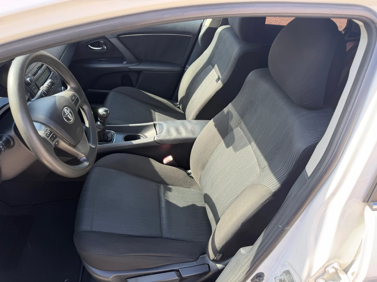 Toyota Avensis 2.0D4d 126к.с 6ск. , снимка 8 - Автомобили и джипове - 56212983