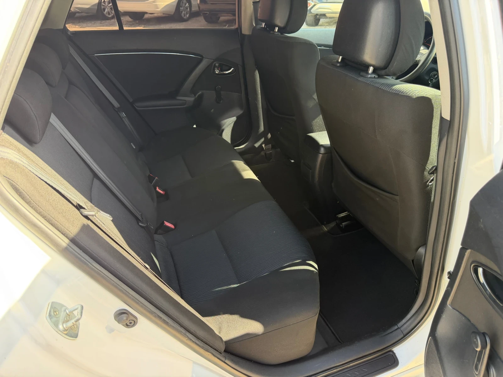 Toyota Avensis 2.0D4d 126к.с 6ск. , снимка 15 - Автомобили и джипове - 56212983