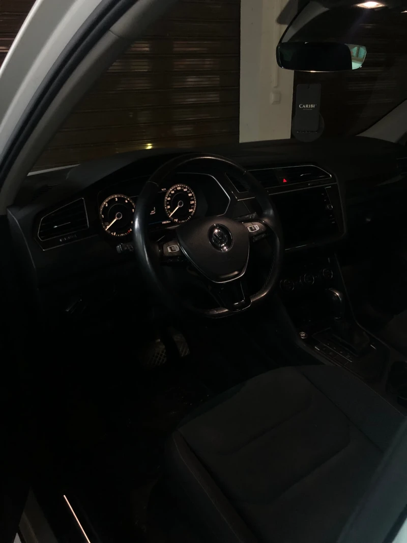 VW Tiguan, снимка 8 - Автомобили и джипове - 47881981