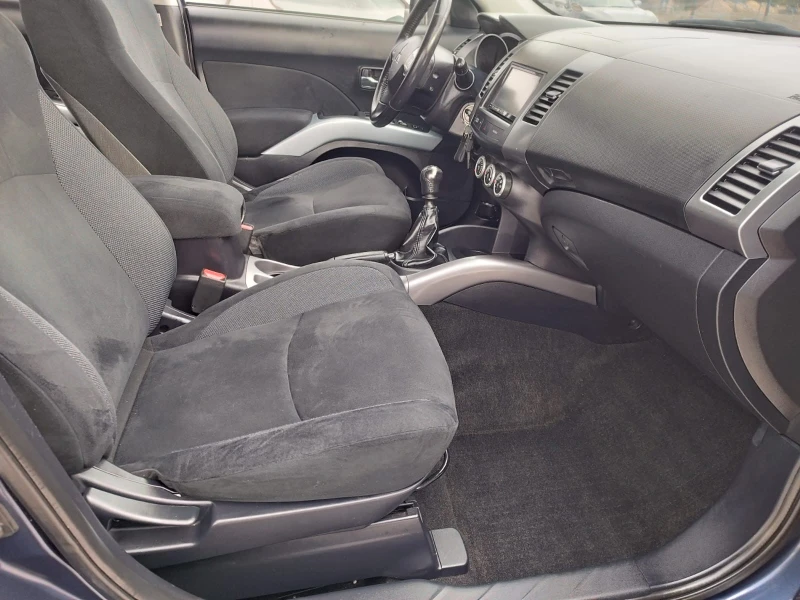 Mitsubishi Outlander 2.0 TDI 57000км Сервизна история , снимка 9 - Автомобили и джипове - 52462597