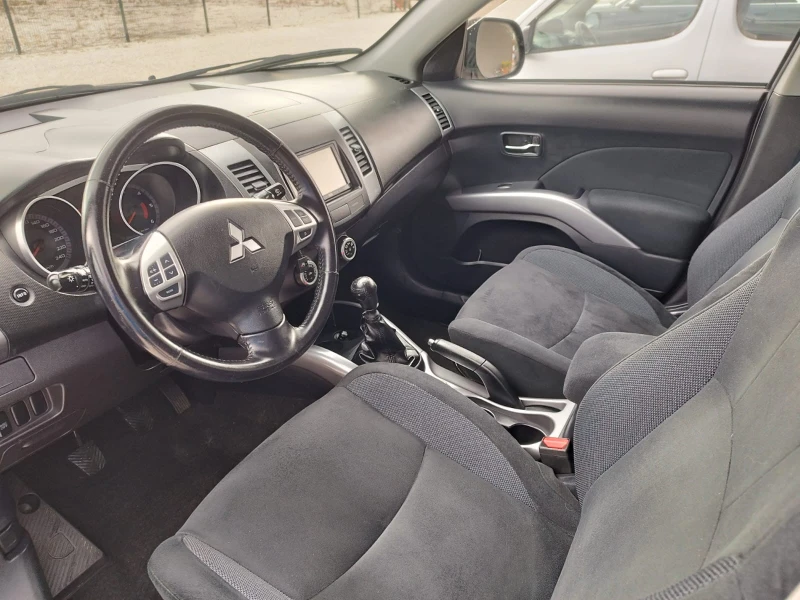 Mitsubishi Outlander 2.0 TDI 57000км Сервизна история , снимка 10 - Автомобили и джипове - 52462597