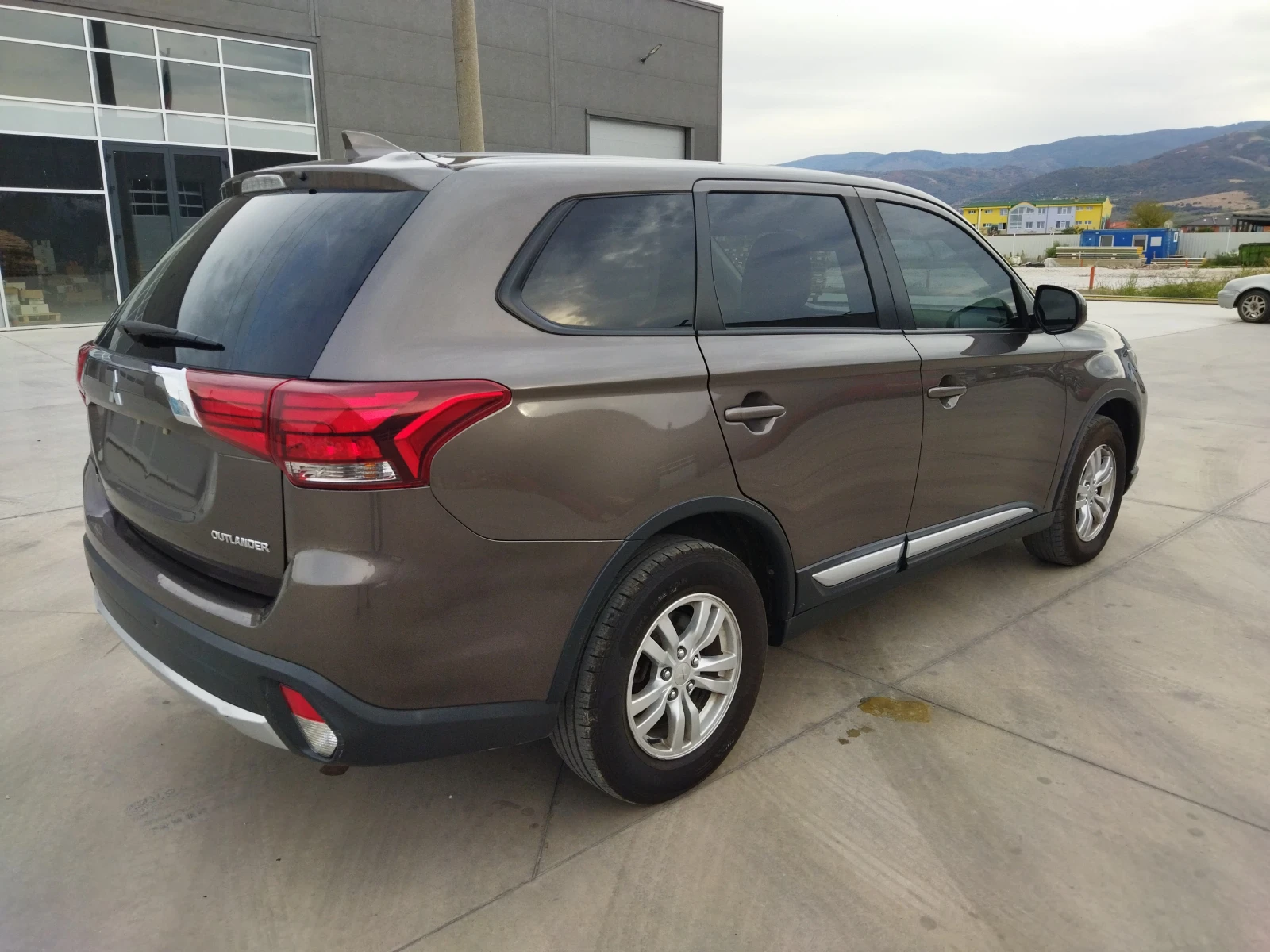Mitsubishi Outlander 2.4 AWD - изображение 4