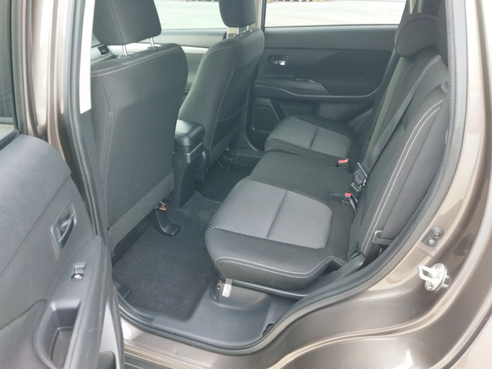 Mitsubishi Outlander 2.4 AWD - изображение 9