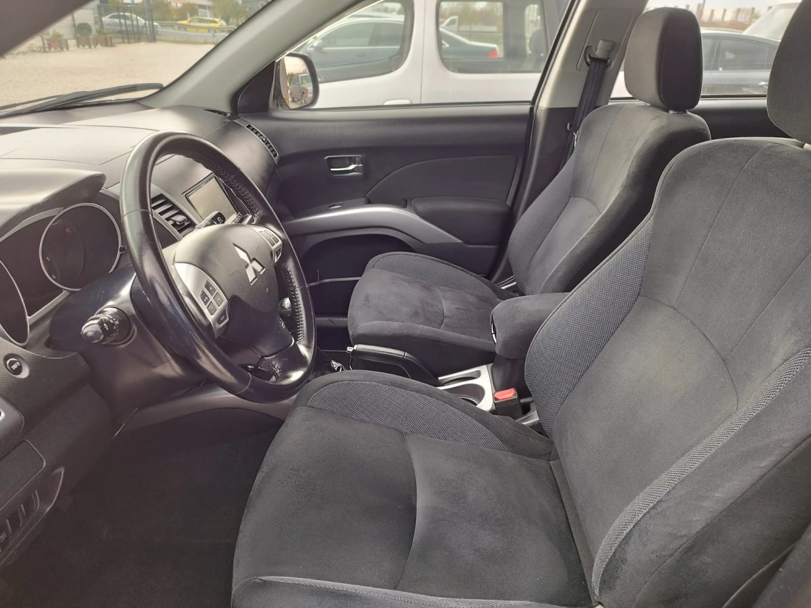 Mitsubishi Outlander 2.0 TDI 57000км Сервизна история  - изображение 8