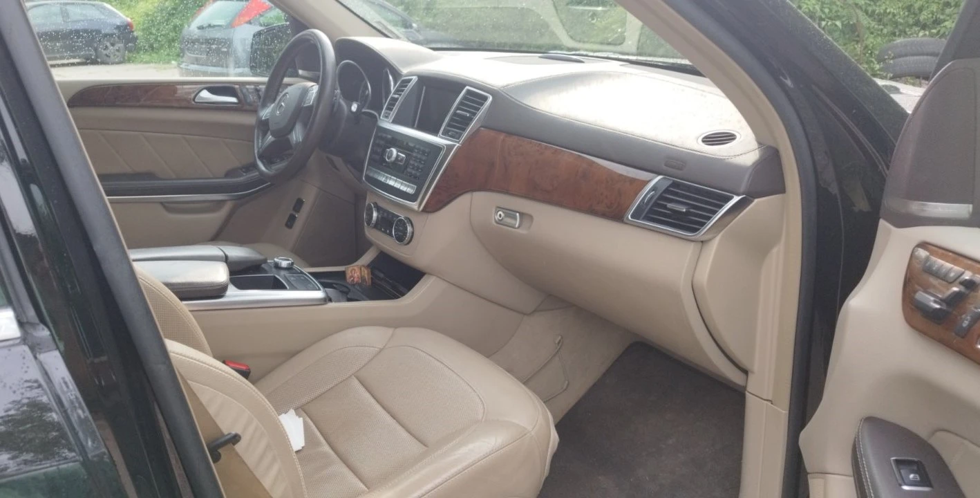 Mercedes-Benz GL 550 KEYLESS, CAM 360, SOFTCLOSE, MASSAGE, снимка 3 - Автомобили и джипове - 55212374