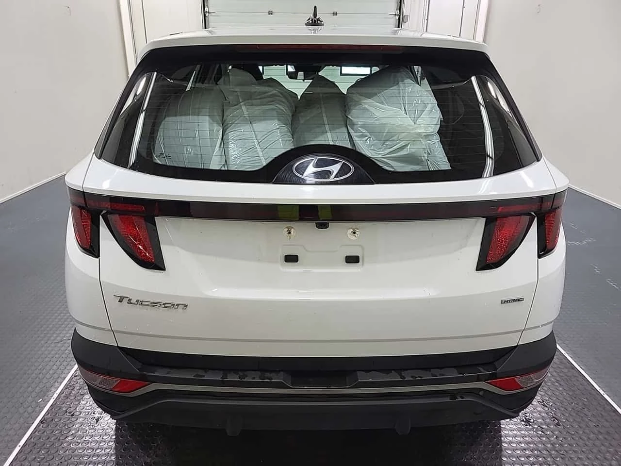 Hyundai Tucson * ESSENTIAL * CARFAX * ЦЕНА ДО БГ, снимка 5 - Автомобили и джипове - 55472246