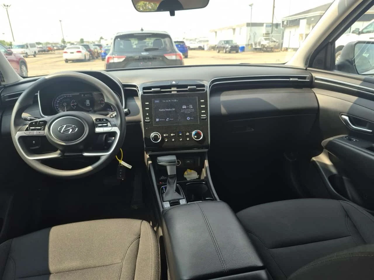 Hyundai Tucson * ESSENTIAL * CARFAX * ЦЕНА ДО БГ, снимка 8 - Автомобили и джипове - 55472246
