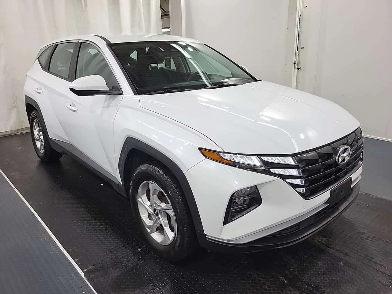 Hyundai Tucson * ESSENTIAL * CARFAX * ЦЕНА ДО БГ, снимка 3 - Автомобили и джипове - 55472246