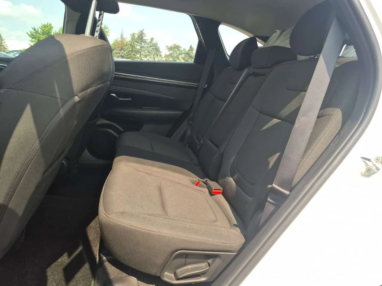 Hyundai Tucson * ESSENTIAL * CARFAX * ЦЕНА ДО БГ, снимка 11 - Автомобили и джипове - 55472246