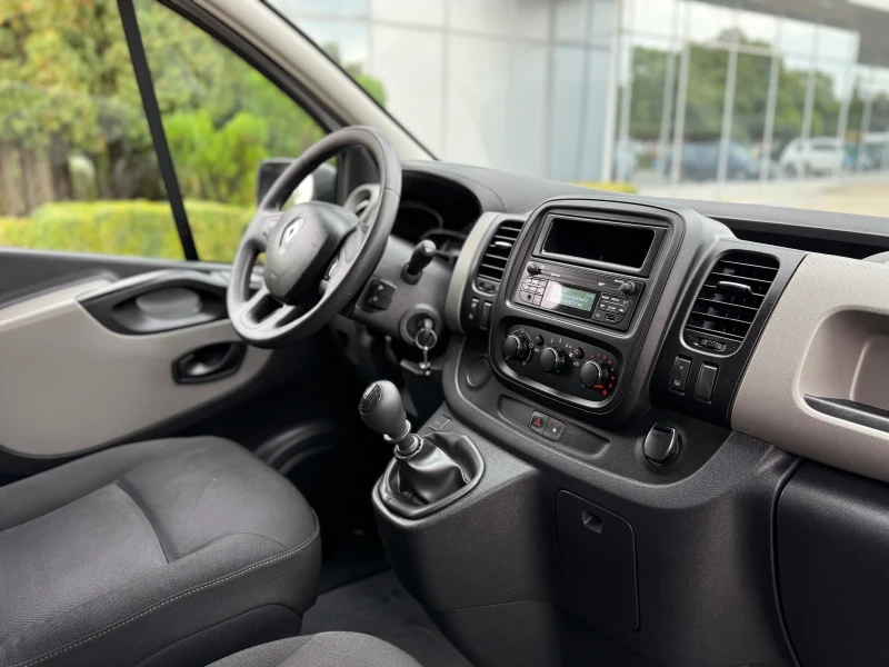 Renault Trafic 10000 km Гаранция ! , снимка 9 - Бусове и автобуси - 51861342