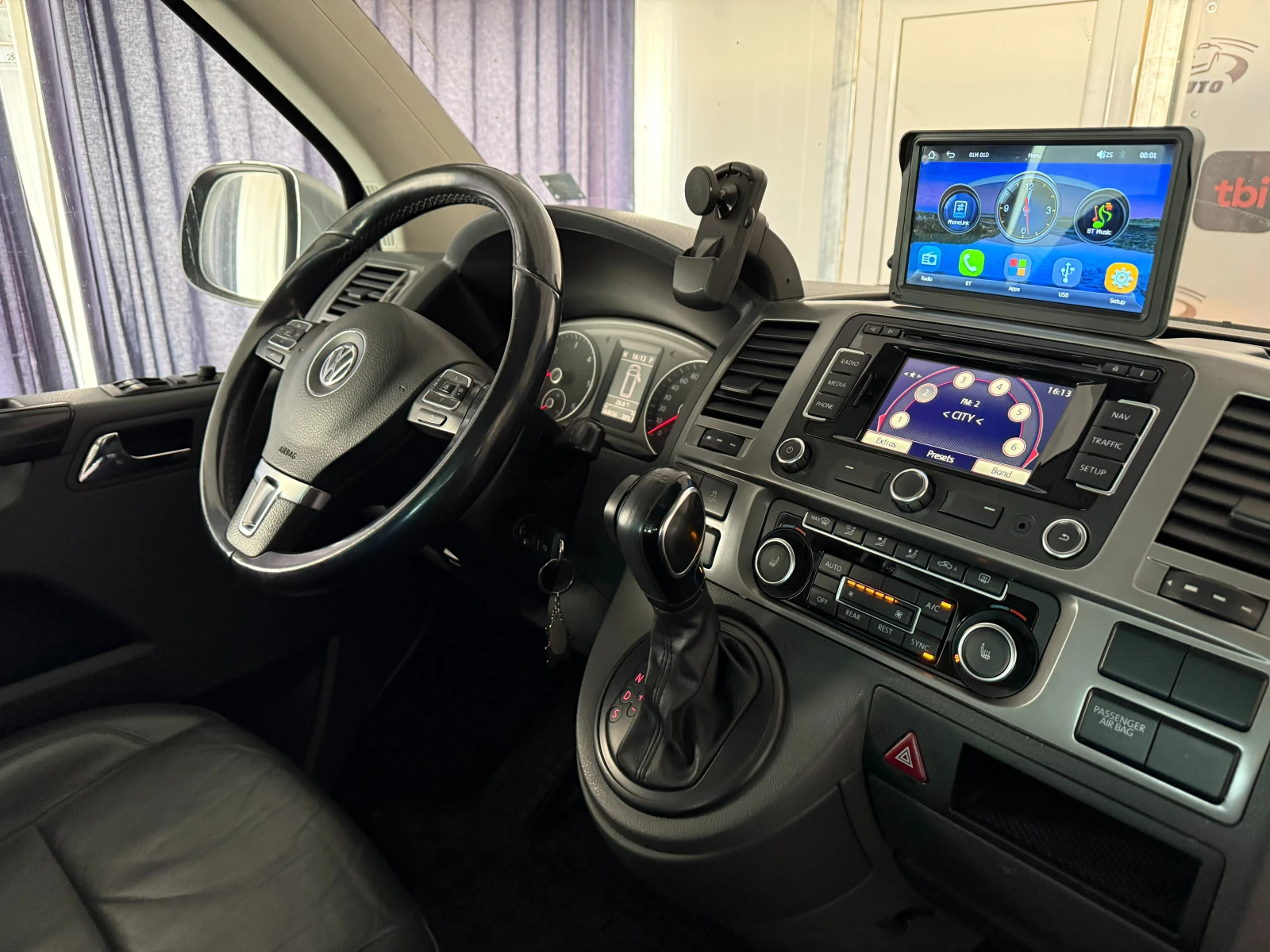 VW Caravelle 2.0TDI - изображение 10