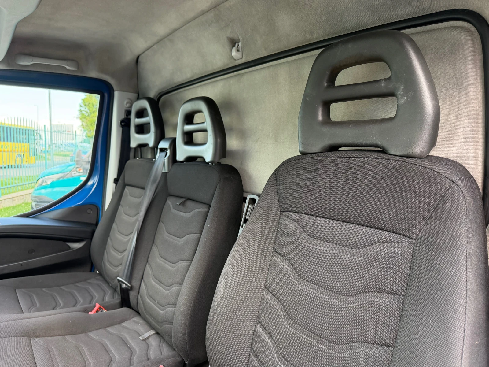 Iveco Daily 35-210* 3.0HPI* Euro5b* Климатик* 4.20м фургон, снимка 9 - Бусове и автобуси - 54753138