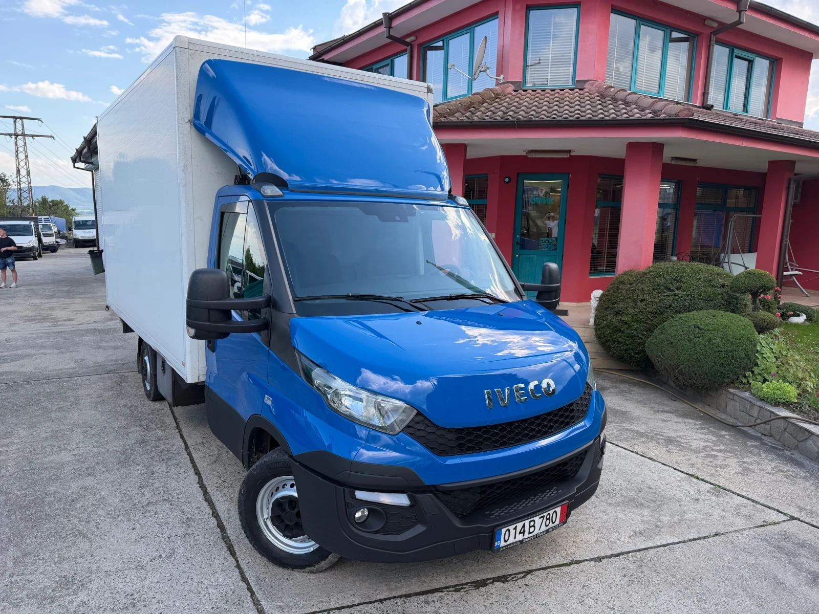 Iveco Daily 35-210* 3.0HPI* Euro5b* Климатик* 4.20м фургон, снимка 2 - Бусове и автобуси - 54753138