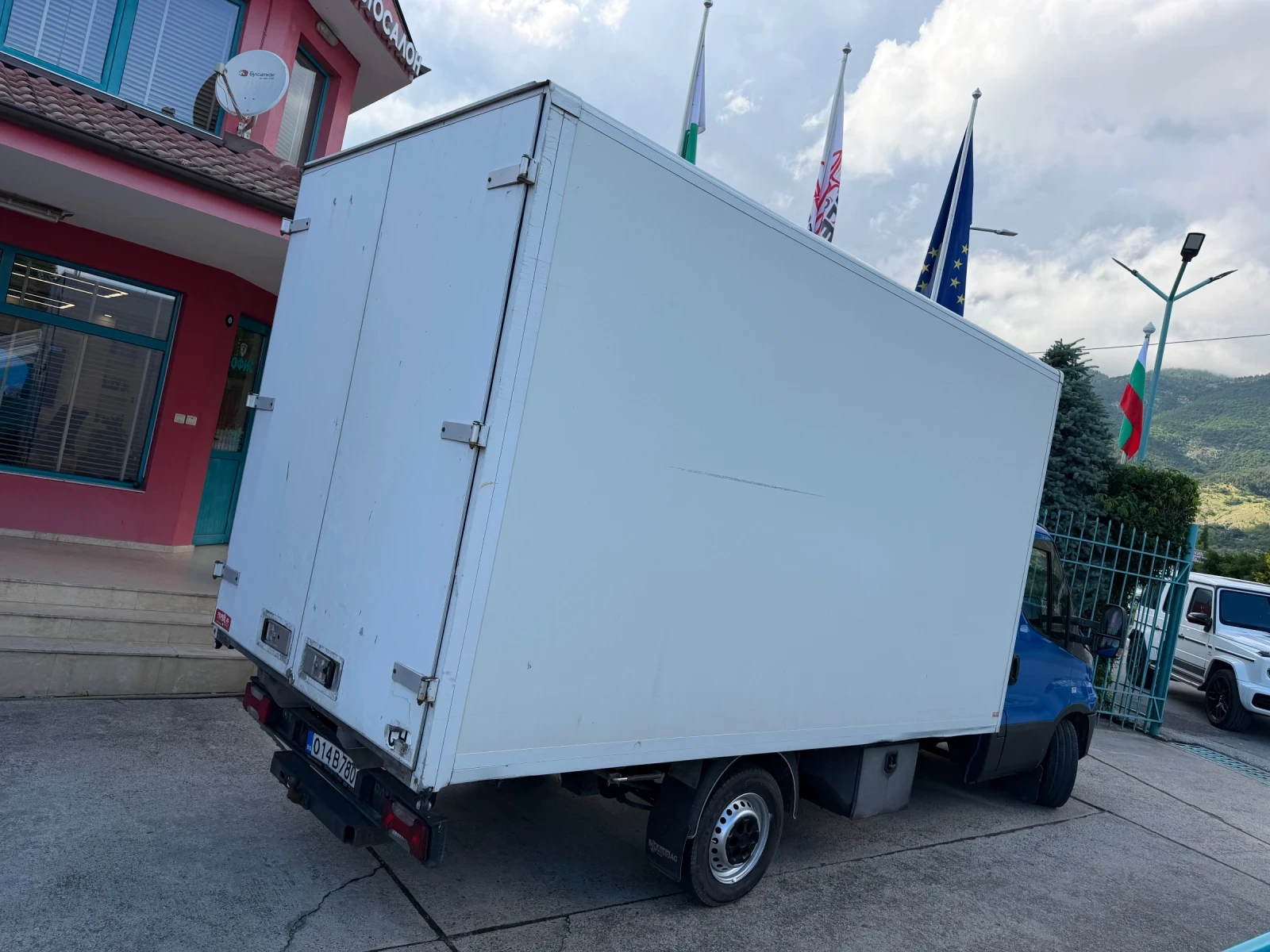 Iveco Daily 35-210* 3.0HPI* Euro5b* Климатик* 4.20м фургон, снимка 11 - Бусове и автобуси - 54753138