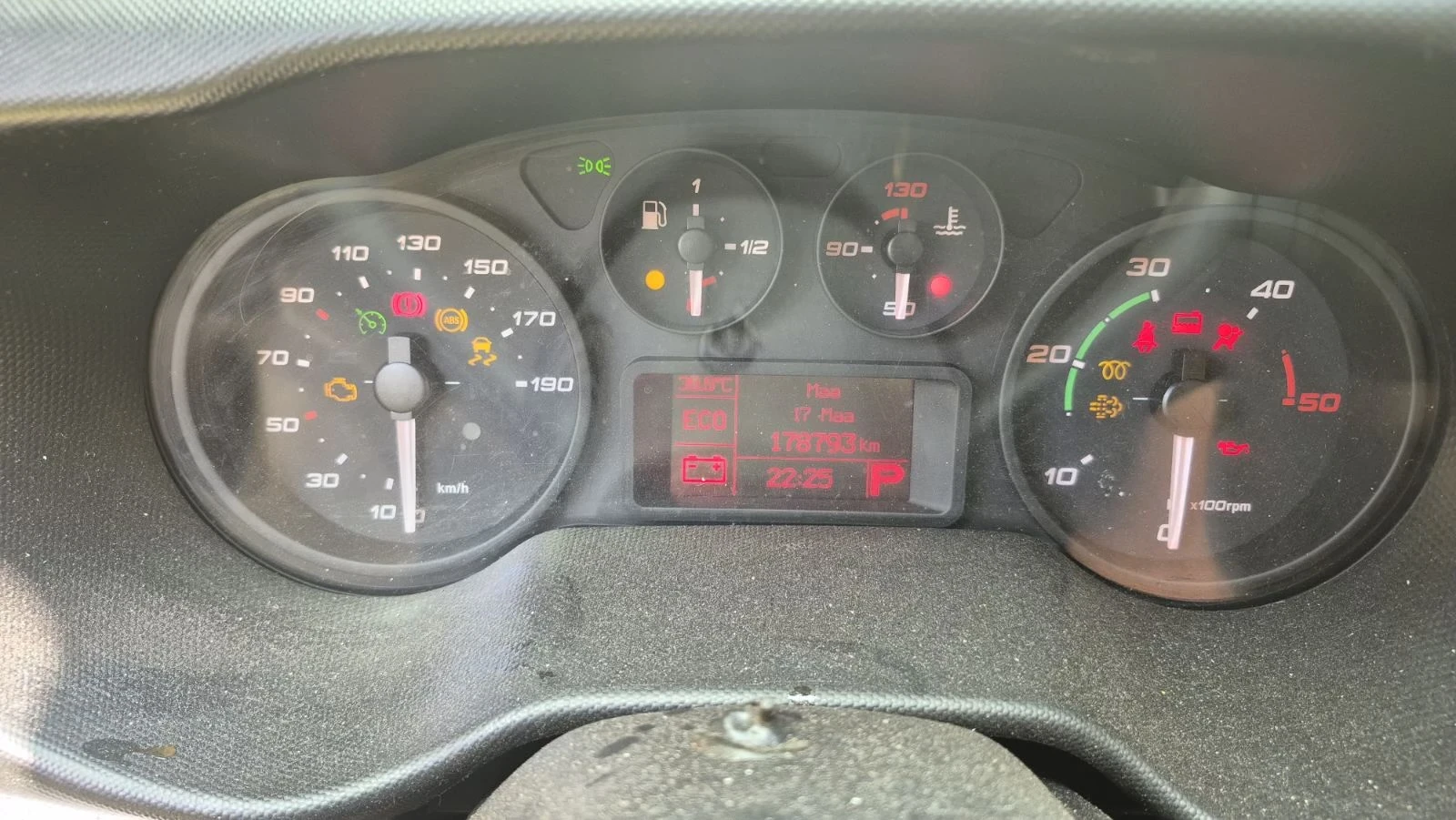 Iveco Daily 35-130, снимка 15 - Бусове и автобуси - 55988106